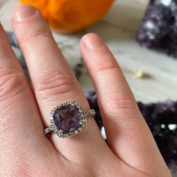 925 Stamped Amethyst and Crystal Ring - Picture 4 of 12